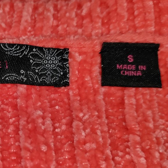 JW Style - Beautiful Sweater - Picture 6 of 6